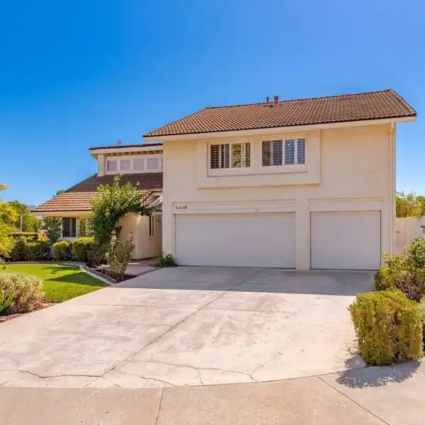 WELCOMING POOL HOME IN WESTLAKE HILLS