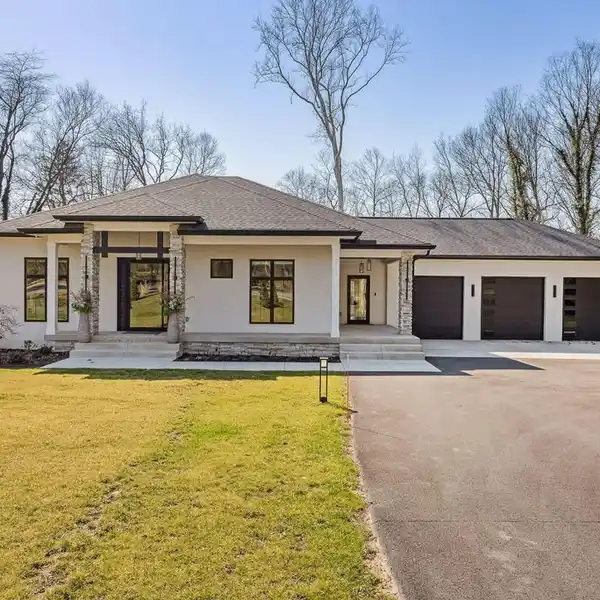 ONE-OF-A-KIND LUXURY RESIDENCE ALONG THE BANKS OF THE SCIOTO RIVER