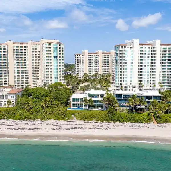 GORGEOUS UNIT WITH AWE-INSPIRING VIEWS