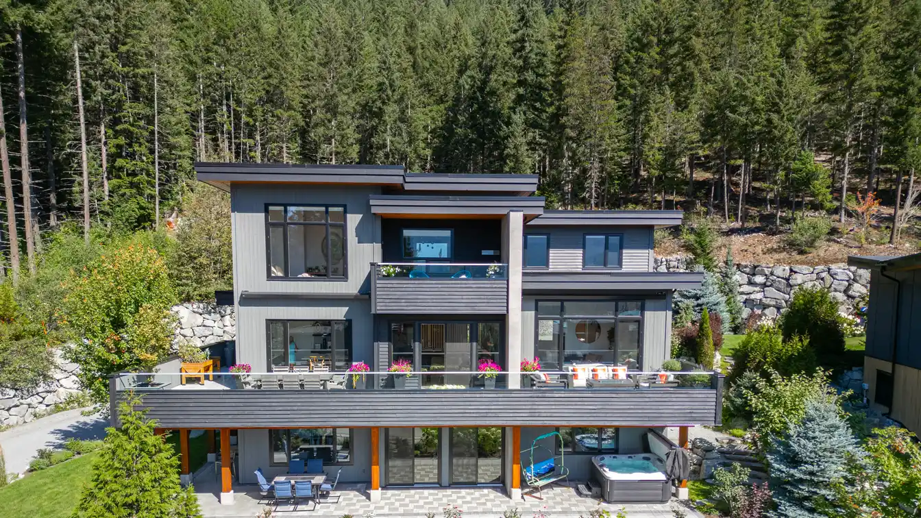 Luxurious Residence with Panoramic Views
