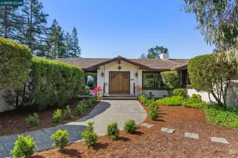 Sophisticated Single-Story View Home