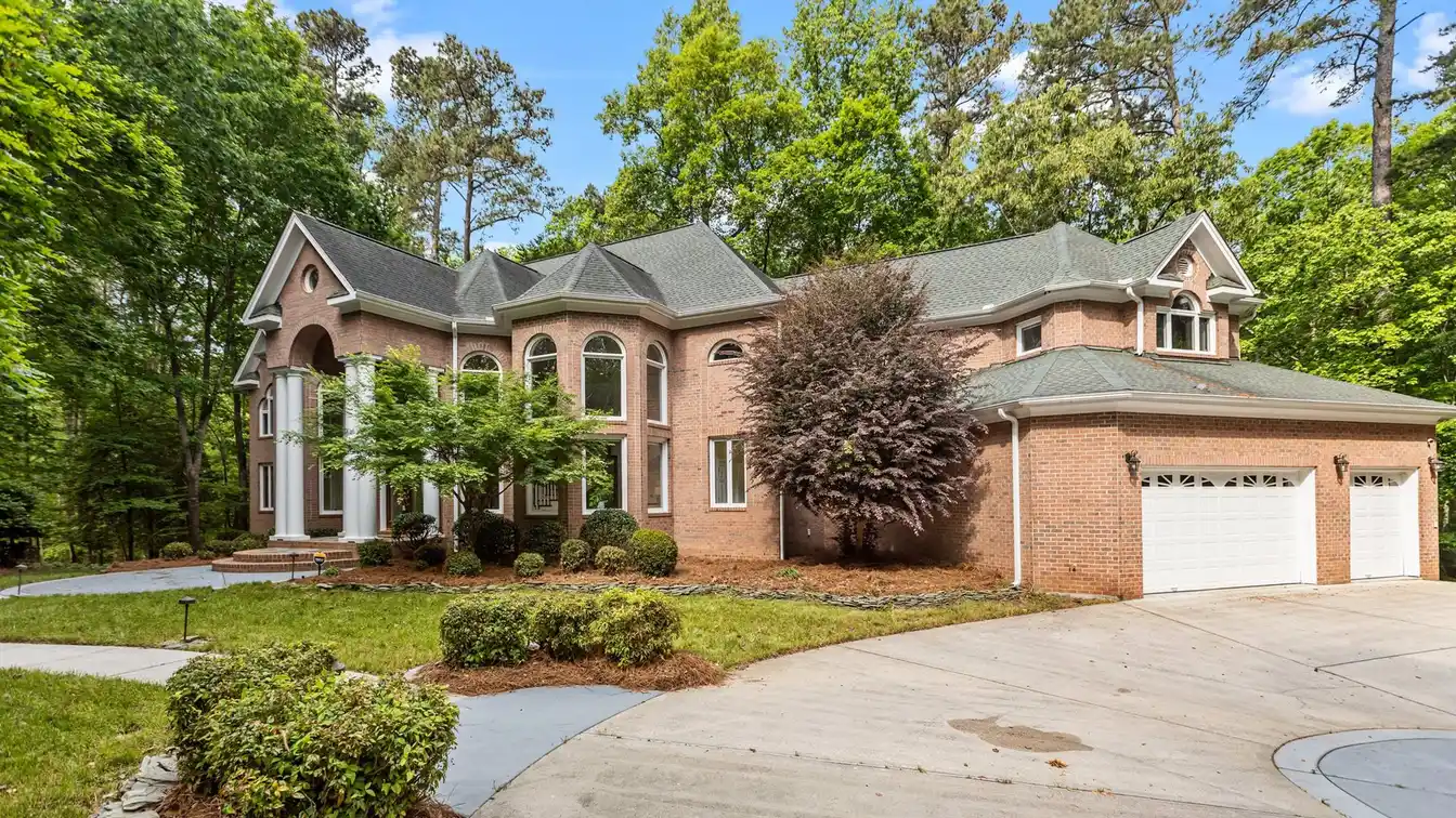 All-brick Stunner in Swans Mill