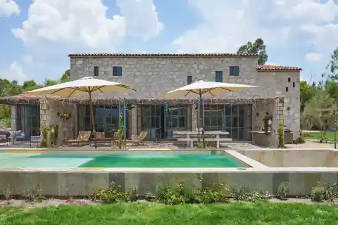 Elegant Countryside Villa with Private Vineyard
