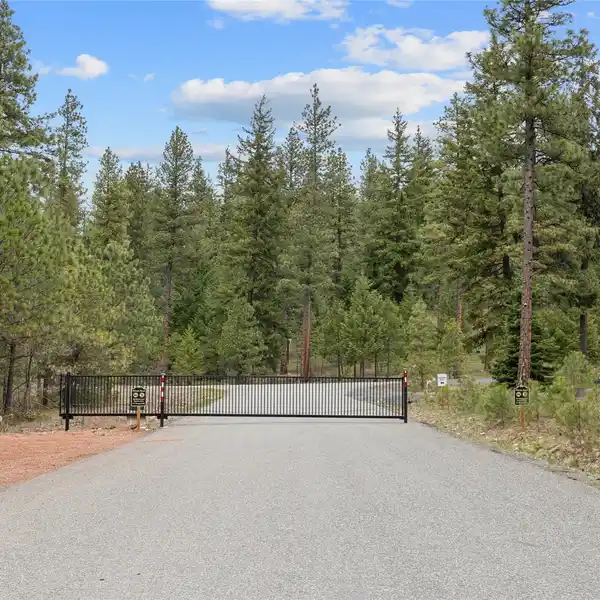 BEAUTIFUL AND VERSATILE 40-ACRE PROPERTY