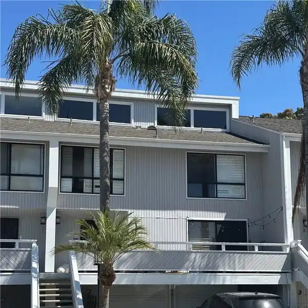 DELIGHTFUL NEWPORT CREST TOWN HOME