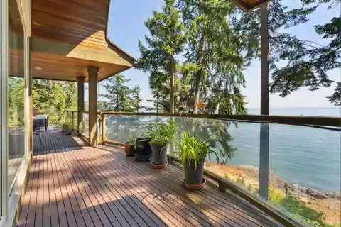 Luxury Waterfront Living in Fairweather Point