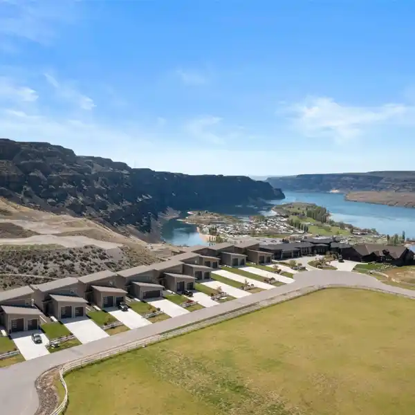 MODERN LUXURY IN THE RANCH AT CRESCENT RIDGE