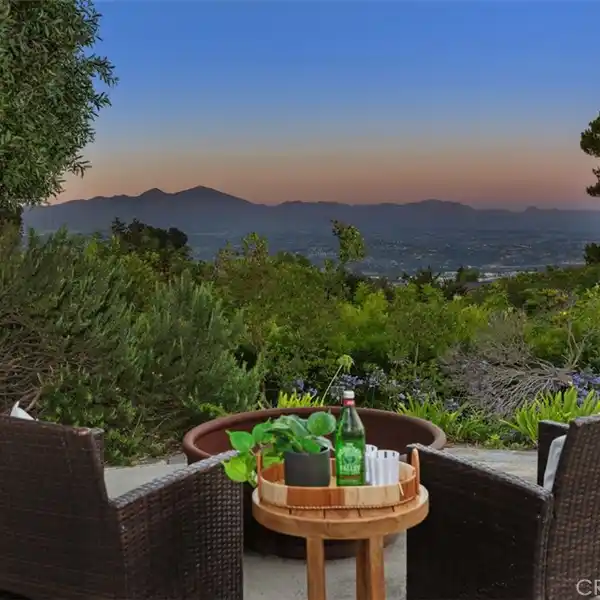 SINGLE-LEVEL LUXURY WITH EPIC MOUNTAIN VIEWS