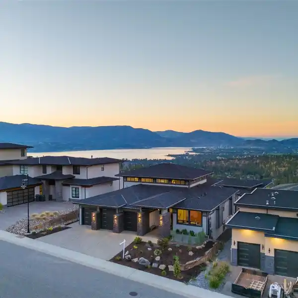 LUXURIOUS LIVING AT ITS FINEST IN THE PONDS