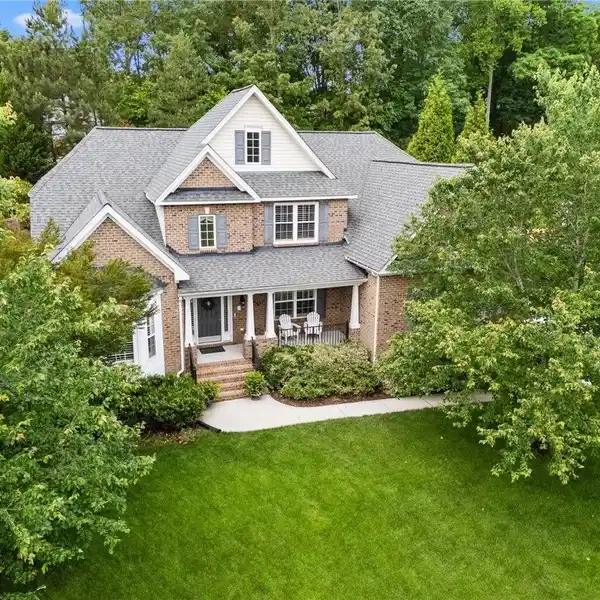 LUXURY AND COMFORT IN CAMBRIA COVE