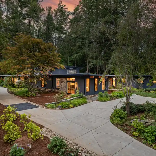 LAWRENCE TRABER-DESIGNED MASTERPIECE