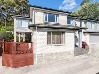 Sunlit Family Haven with Elegant Indoor-Outdoor Flow