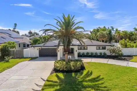 Completely Reimagined Estate in Exclusive Monte Cristo