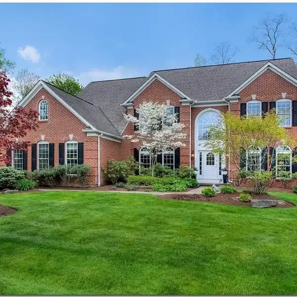 UNPARALLELED CUSTOM-BUILT HOME