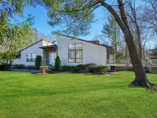 Bright and Spacious Home in the Fairways