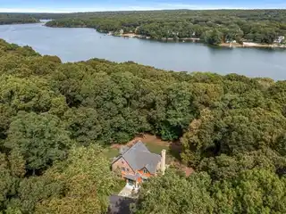 Waterfront Sanctuary with Kayak Access and Scenic Landscape