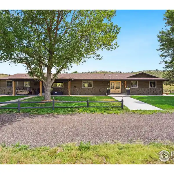 LUXE RANCH LIVING WITH MAJESTIC FOOTHILL VIEWS