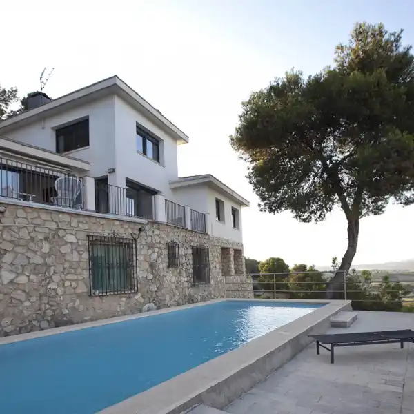 EXCLUSIVE CLASSIC-STYLE VILLA