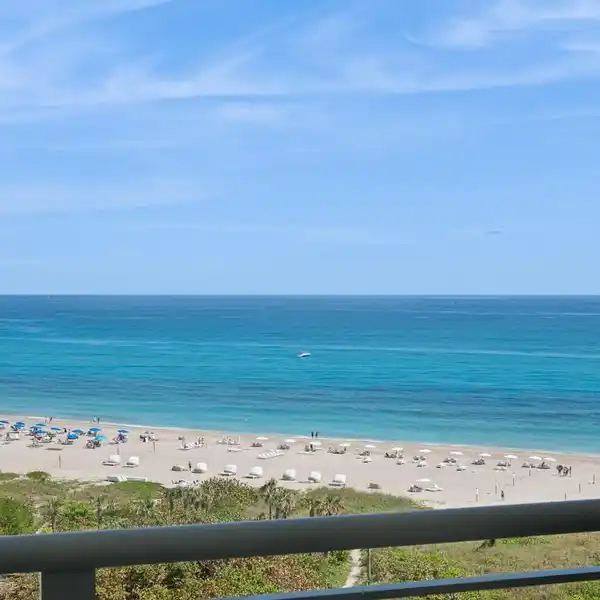 CLASSY OCEANFRONT HOME