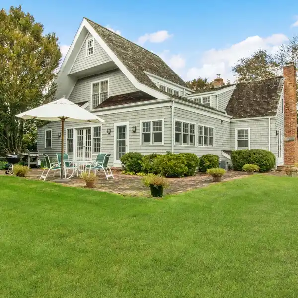 CHARMING RENTAL IN THE ESTATE SECTION