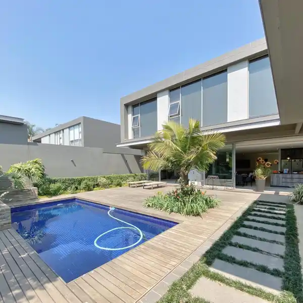 PALATIAL CONTEMPORARY HOME