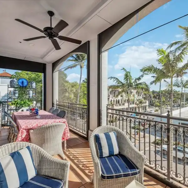 PENTHOUSE OFFERING ULTIMATE DOWNTOWN LIVING