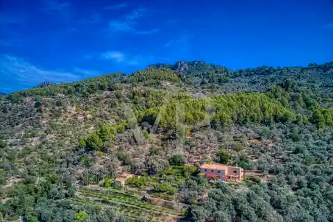 Spectacular Property with a Renovated Eighteenth Century House