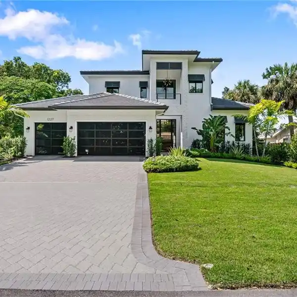 MAGNIFICENT NEW CONSTRUCTION MASTERPIECE IN LAKE PARK