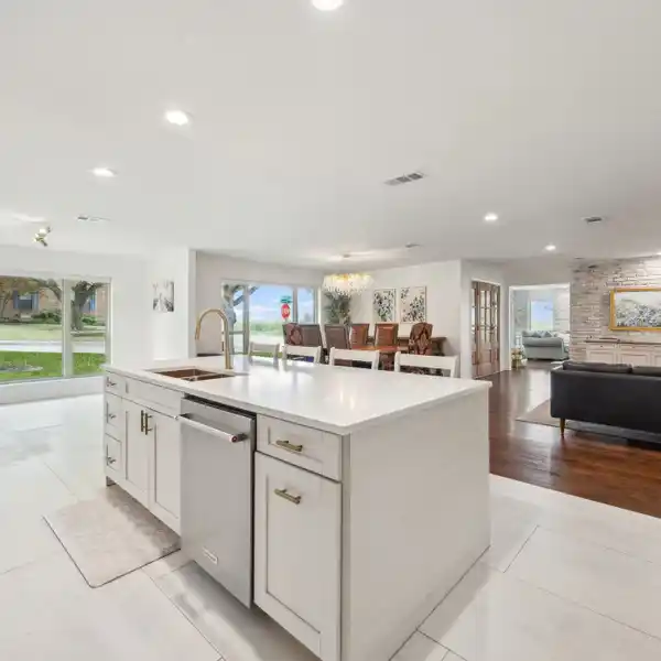BEAUTIFULLY UPDATED HOME IN OAK HIGHLANDS ESTATES