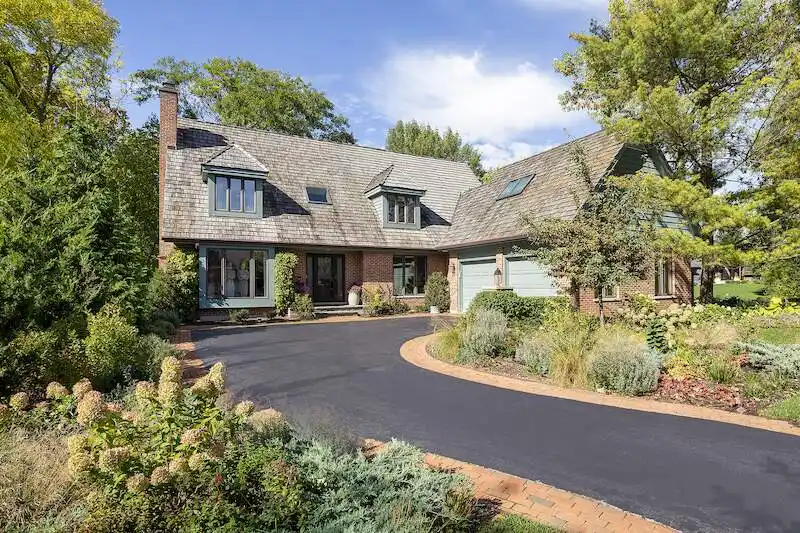 Luxurious Custom Home in East Glenview
