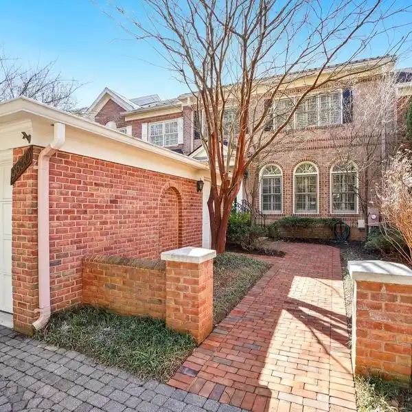 ELEGANT TOWNHOME OVERLOOKING SCENIC GOLF COURSE