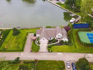 Luxury Lakefront Retreat