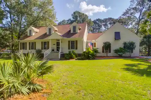 Secluded Lakefront Paradise Minutes from Charleston Beaches