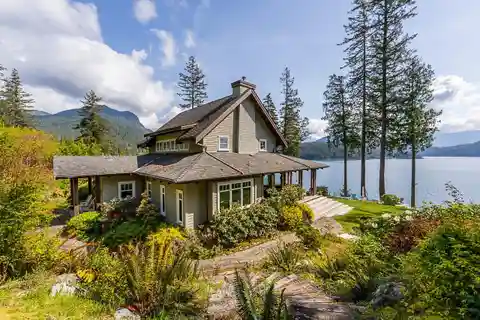 Spectacular Gambier Waterfront Retreat with Beach
