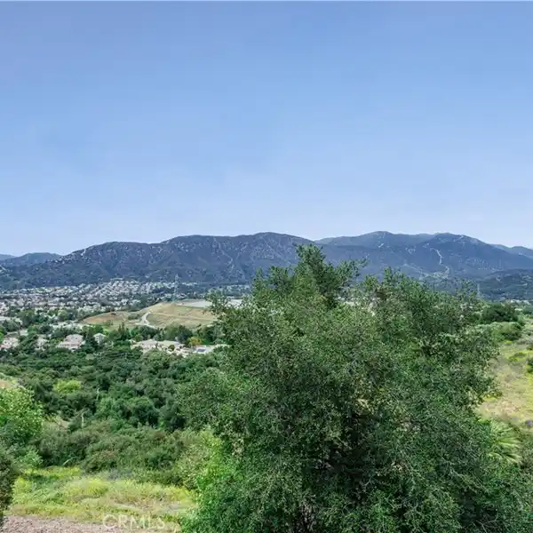 EXCEPTIONAL 30-PLUS-ACRE ESTATE