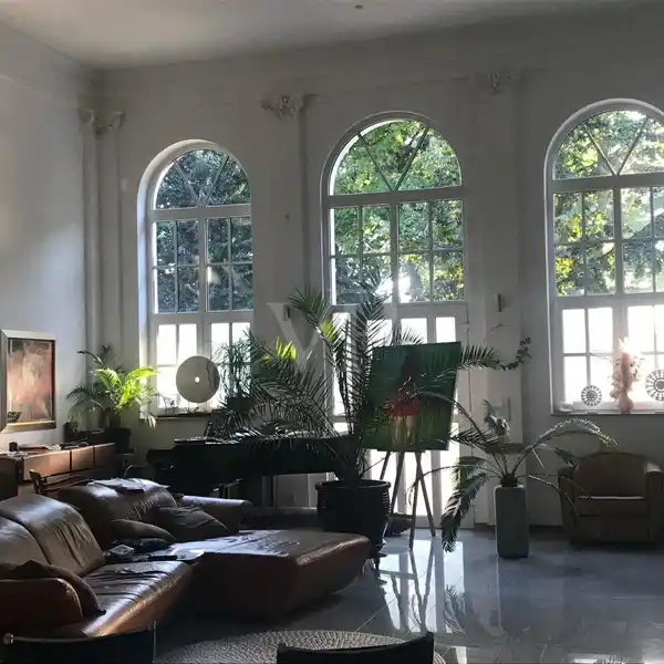 LOFT-LIKE APARTMENT AT GREAT VALUE