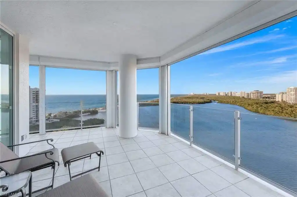 Rare High-floor Condo in Baypointe