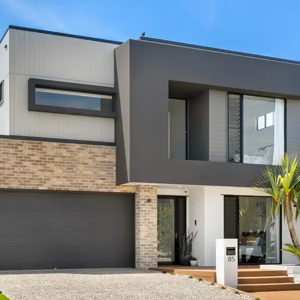 EXCEPTIONAL WATERFRONT RESIDENCE