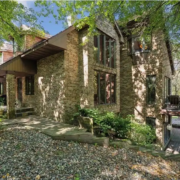 STUNNING AND UNIQUE 10-ACRE PROPERTY