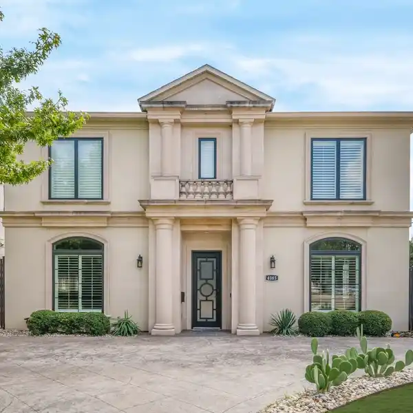 GRAND YET WELCOMING HOME