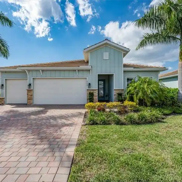 MODERN ELEGANCE WITH EXCEPTIONAL AMENITIES