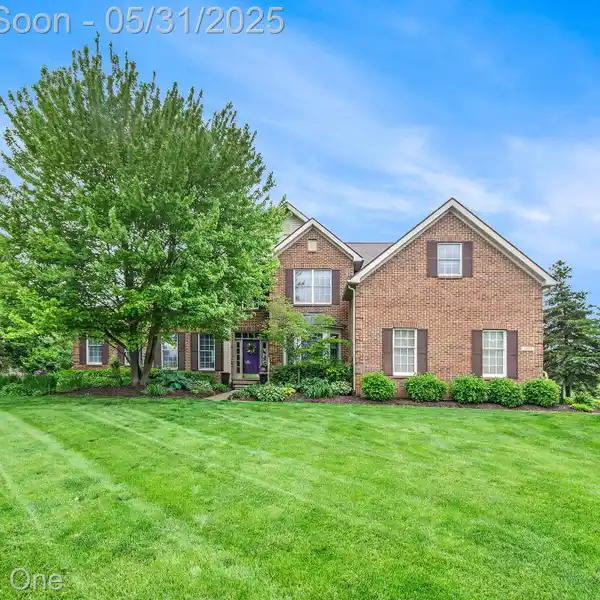 LAKEFRONT FARMHOUSE MAGIC WITH WALKOUT BASEMENT