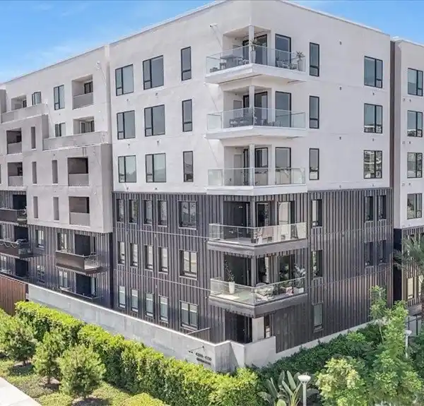 RESORT-STYLE AMENITIES: CLUBHOUSE, OLYMPIC POOL, AND FITNESS CENTER