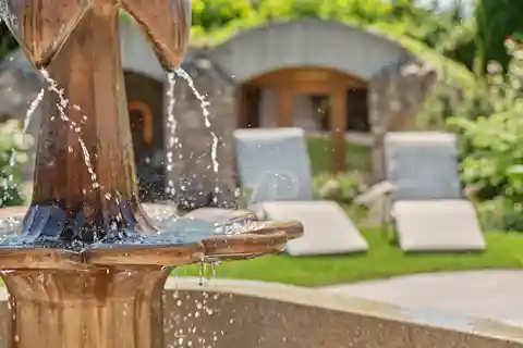 Architecturally Interesting Villa Estate in Impressively Designed Park