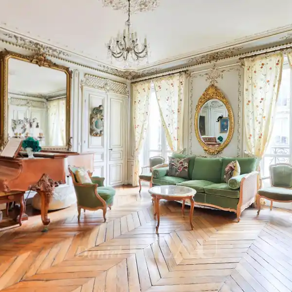 ELEGANT 19TH-CENTURY APARTMENT WITH BALCONY CHARM
