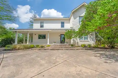 Modern Elegance and Comfortable Living