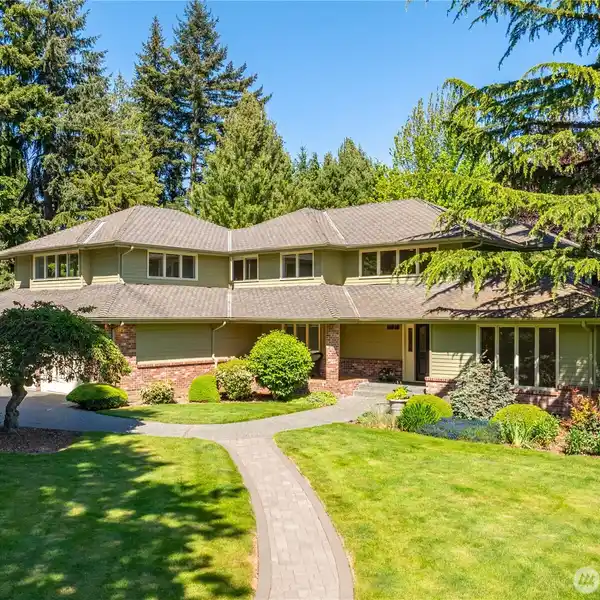 UPDATED ELEGANCE IN COVETED SETTING