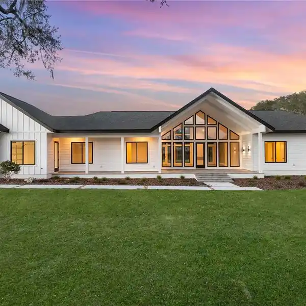 EXTRAORDINARY CUSTOM HOME IN EXCLUSIVE DYLAN’S GROVE