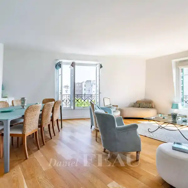 CORNER APARTMENT WITH AN OPEN VIEW