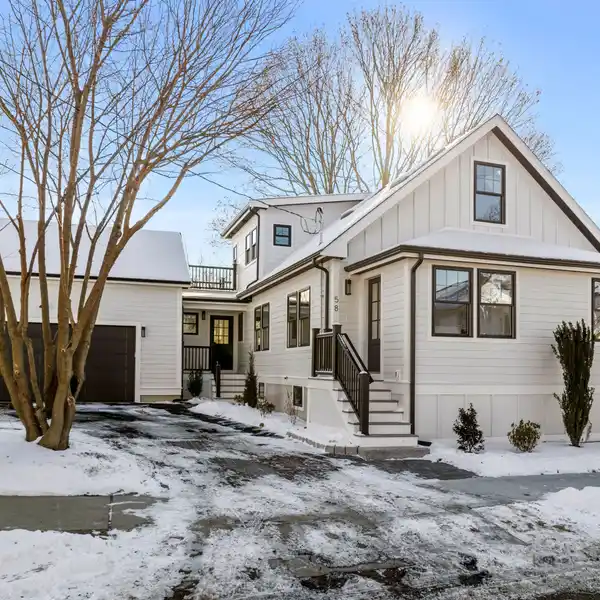 STUNNING NEW MODERN FARMHOUSE